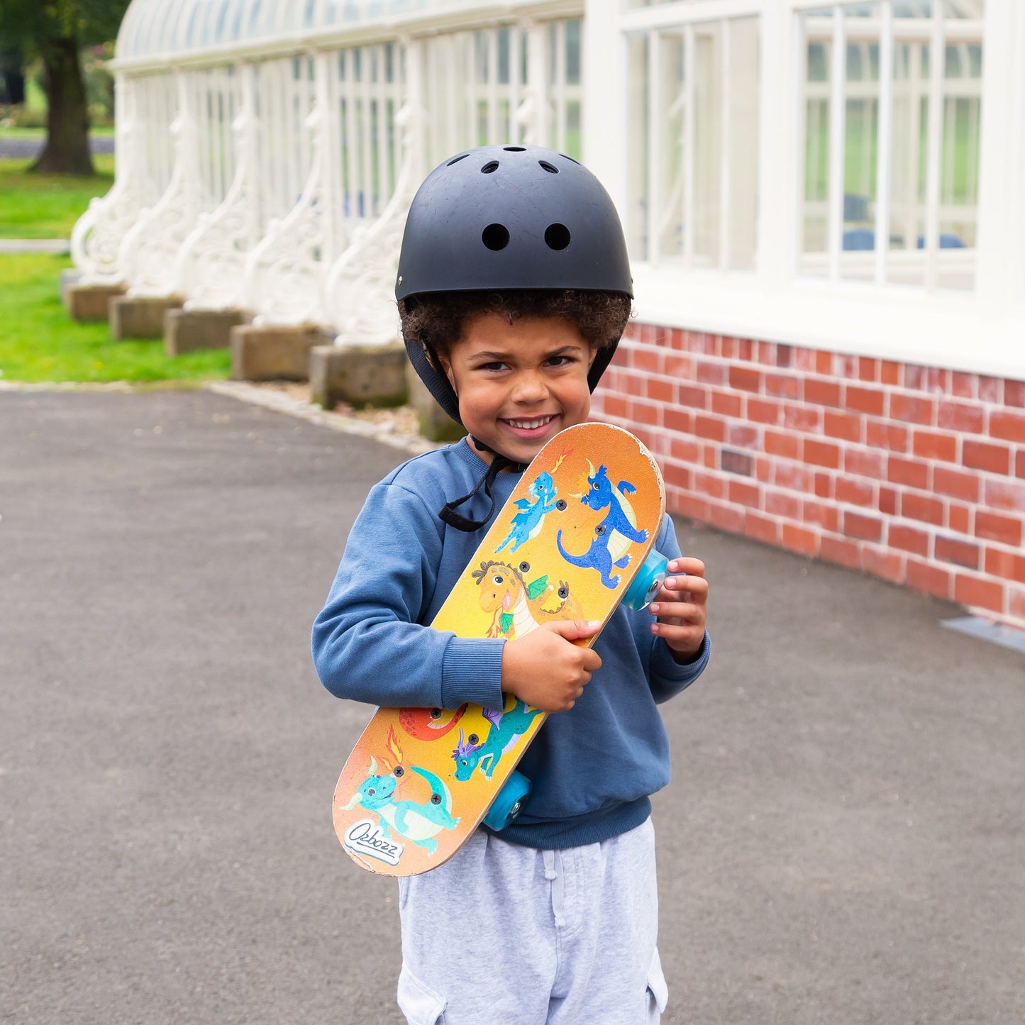 SKATEBOARD DRAGONS AVEC ROUES CLIGNOTANTES 17 POUCES