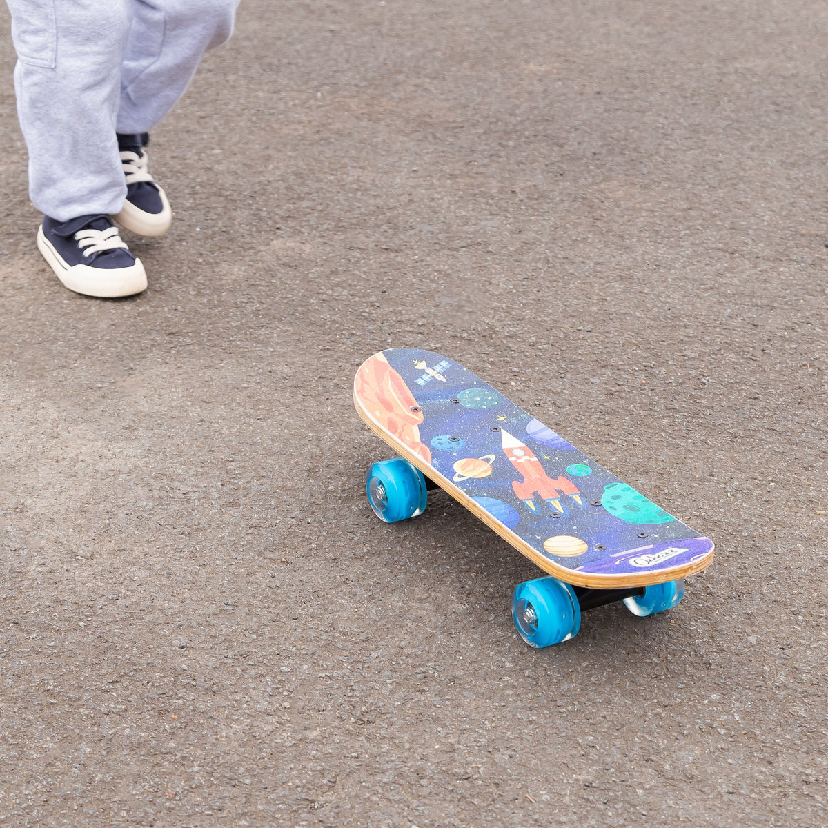 SKATEBOARD SPACE WITH FLASHING WHEELS 17 INCHES