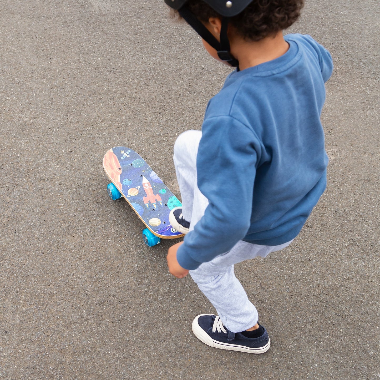 SKATEBOARD SPACE AVEC ROUES CLIGNOTANTES 17 POUCES
