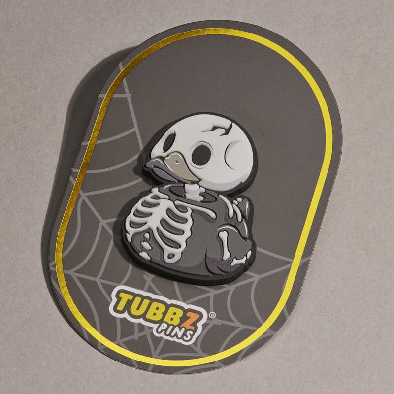 TUBBZ Numskull Skelett – Leuchtender Gummi-Pin
