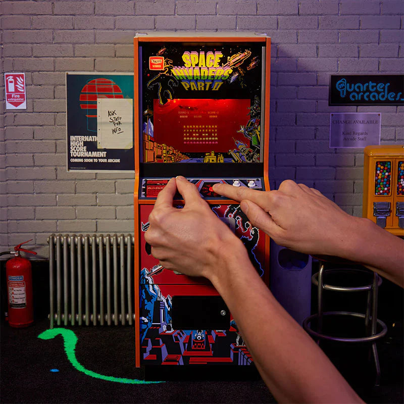 Space Invaders deel II, arcadekast op kwartformaat
