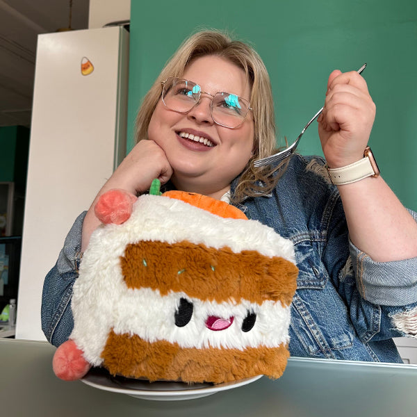 Peluche Mini Comfort Food – Gâteau à la Carotte