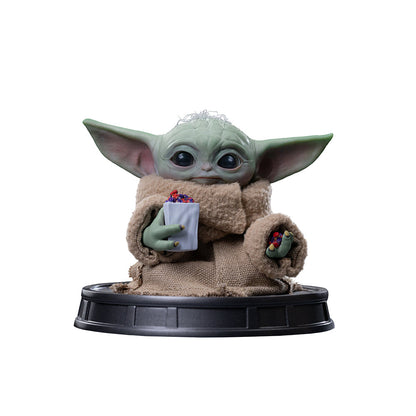 Pre-Order - Grogu Popcorn Time Statue - Mandalorian and Grogu Movie - Grogu Collection - Iron Studios