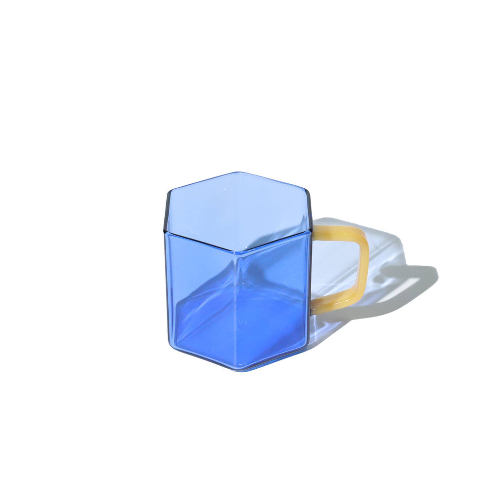 Blauwe geometrische glazen mok