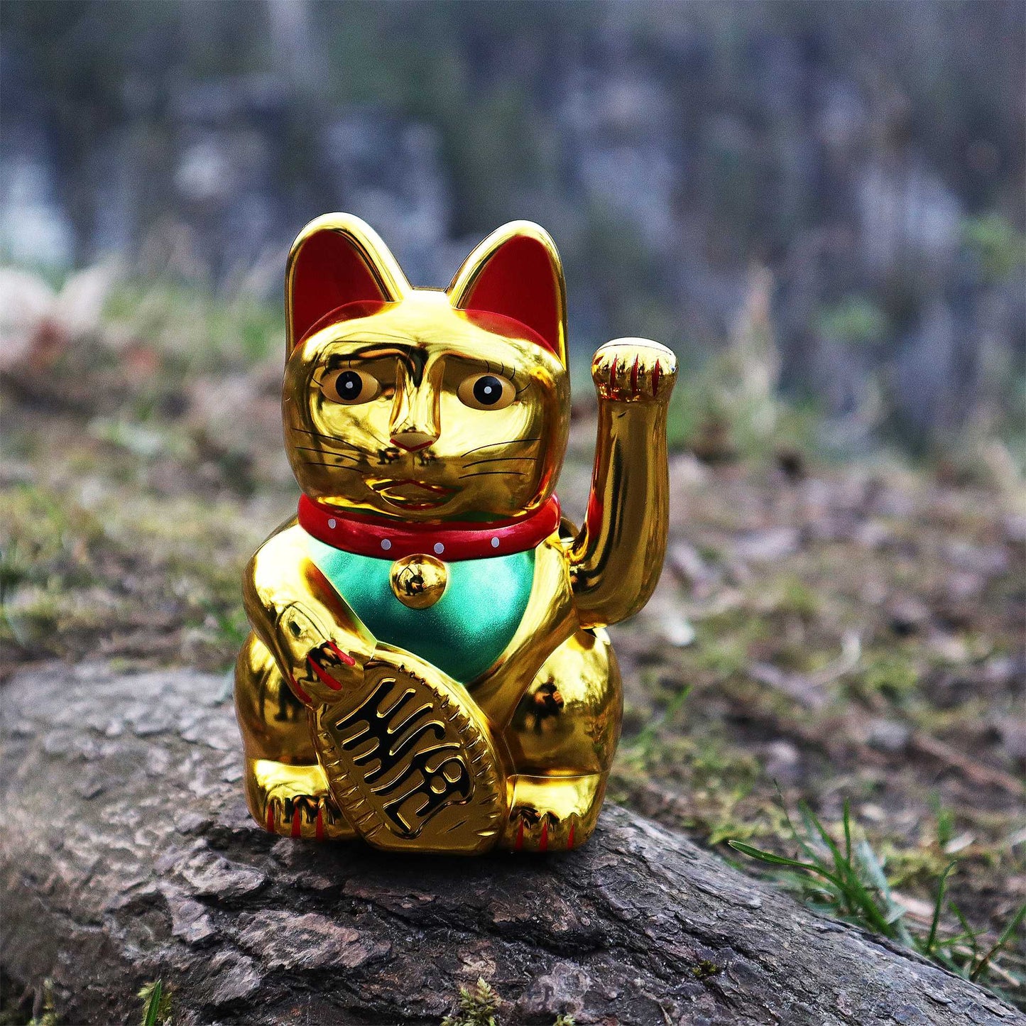 Golden solar lucky cat 10.5 cm