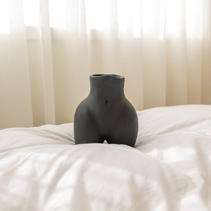 Vase sculptural Nude Mini en céramique – Oito.Atelier – vue 2