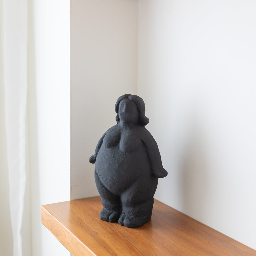 Vase sculptural Woman en céramique – Oito.Atelier – vue 3