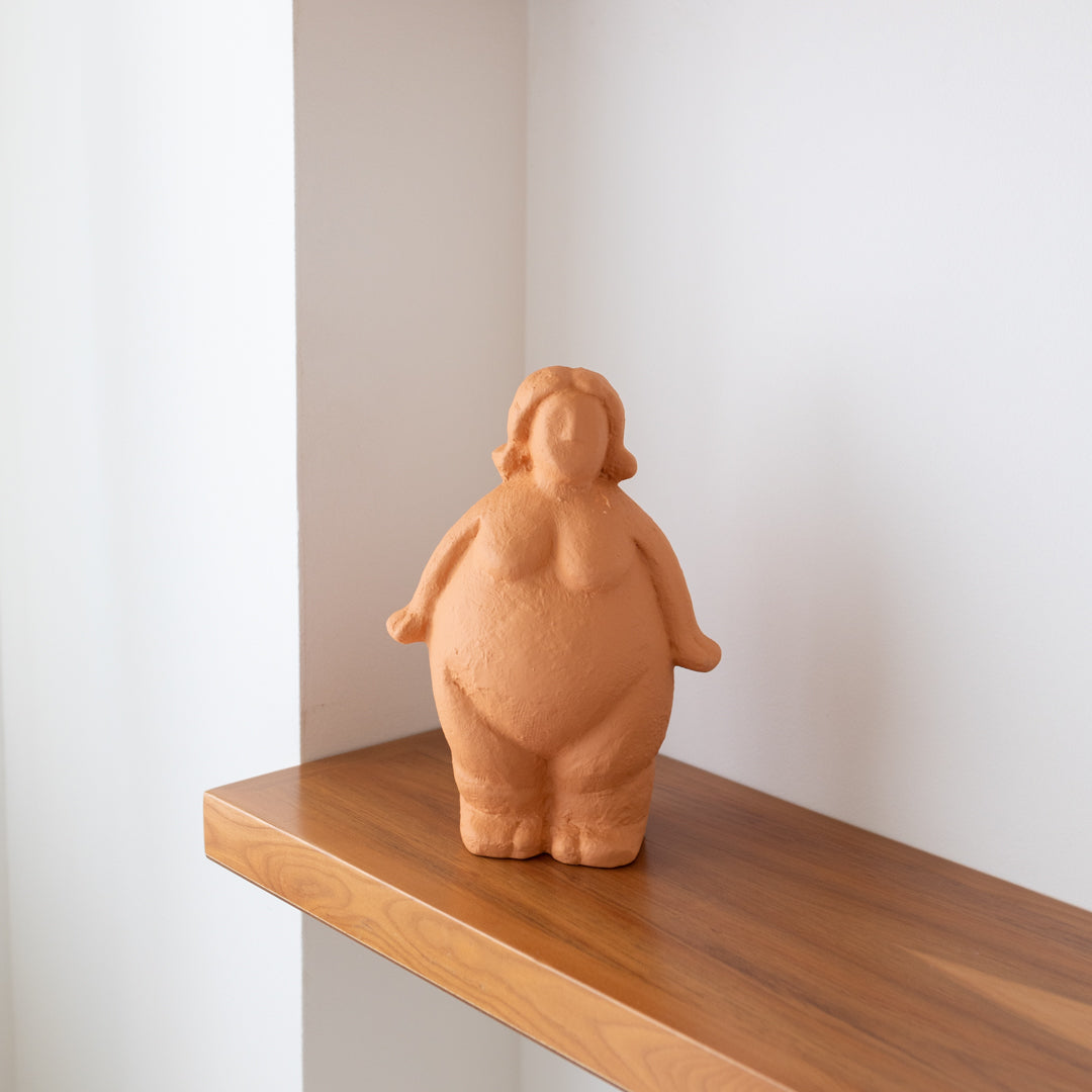 Vase sculptural Woman en céramique – Oito.Atelier – vue 4