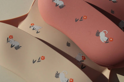 Shayan Cats siliconen slabbetje - Terracotta