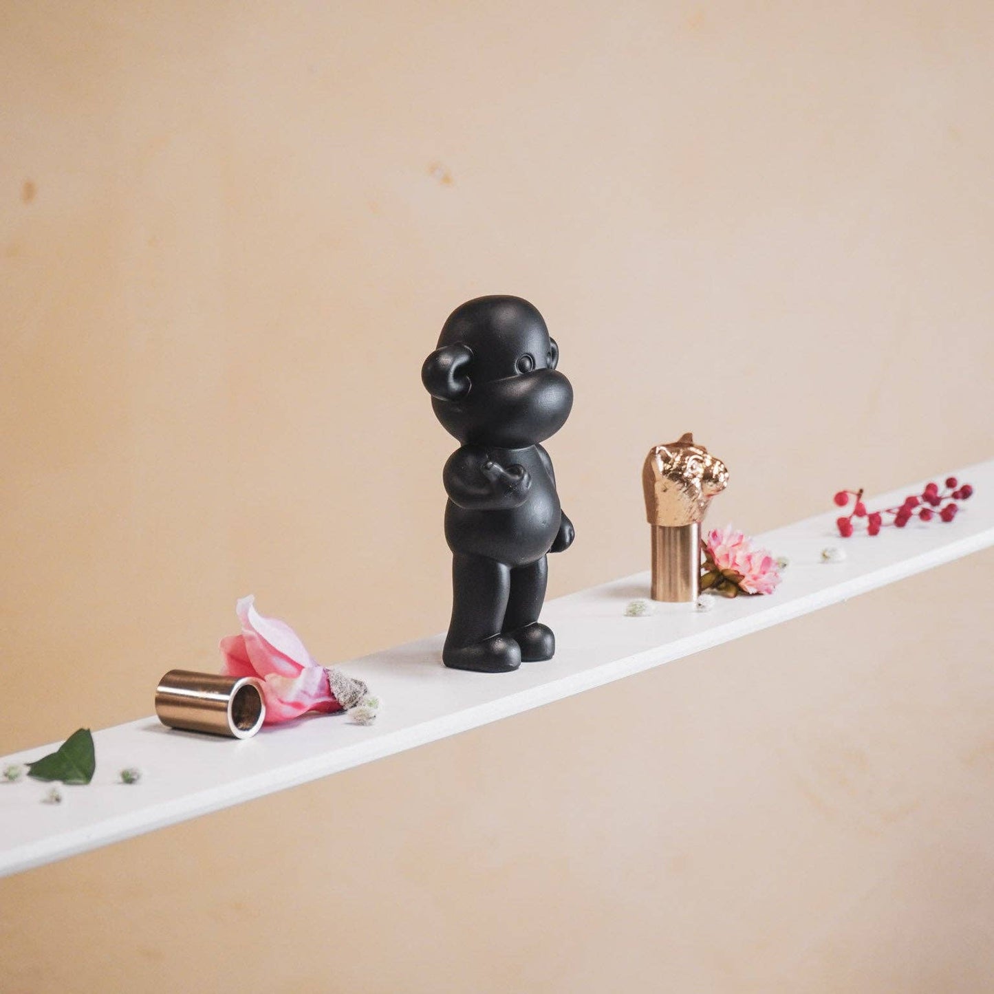 Hang Loose Monkey Figurine 'The Legend' - Black S