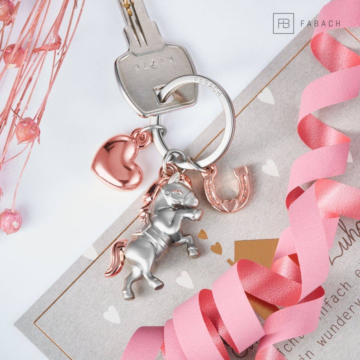 Sleutelhanger met paard, hartje en hoefijzer "Pony"