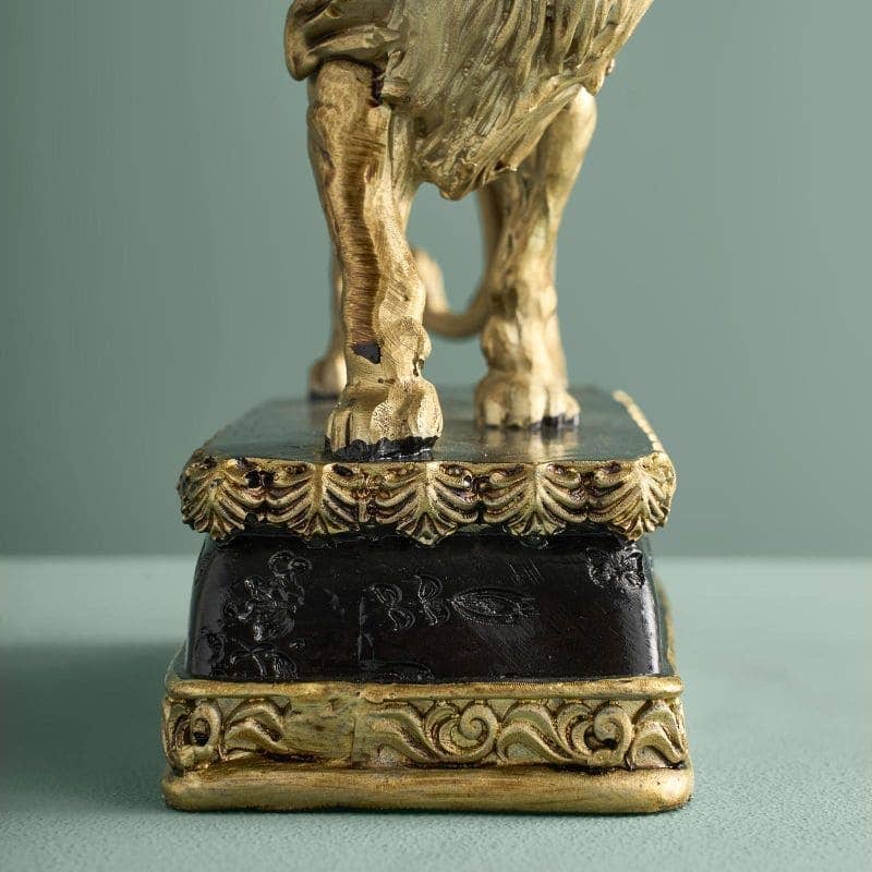 Lion Chandelier, Poly/Metal, 20 x 15 x 37 cm