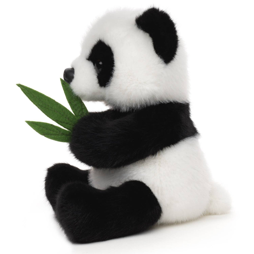 Panda assis avec une feuille - 18 cm (hauteur) - peluche