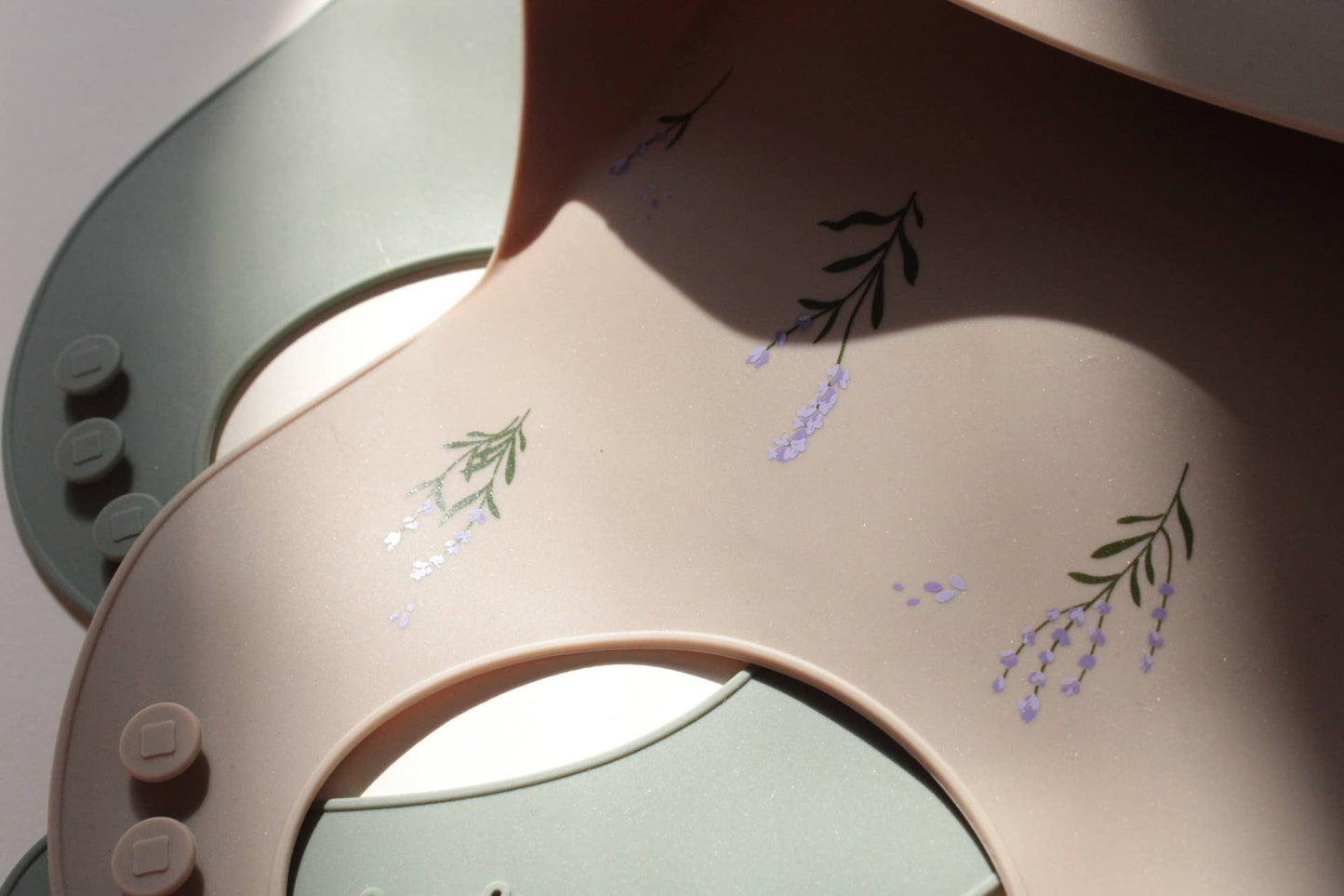 Shayan Lavender silicone bib - clay