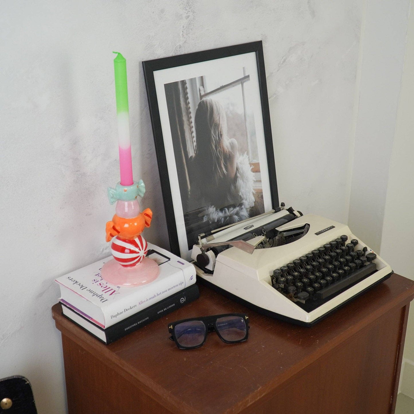 Kandelaar in de vorm van een toffee met nietjes - Meerkleurig - 11x11x18 cm