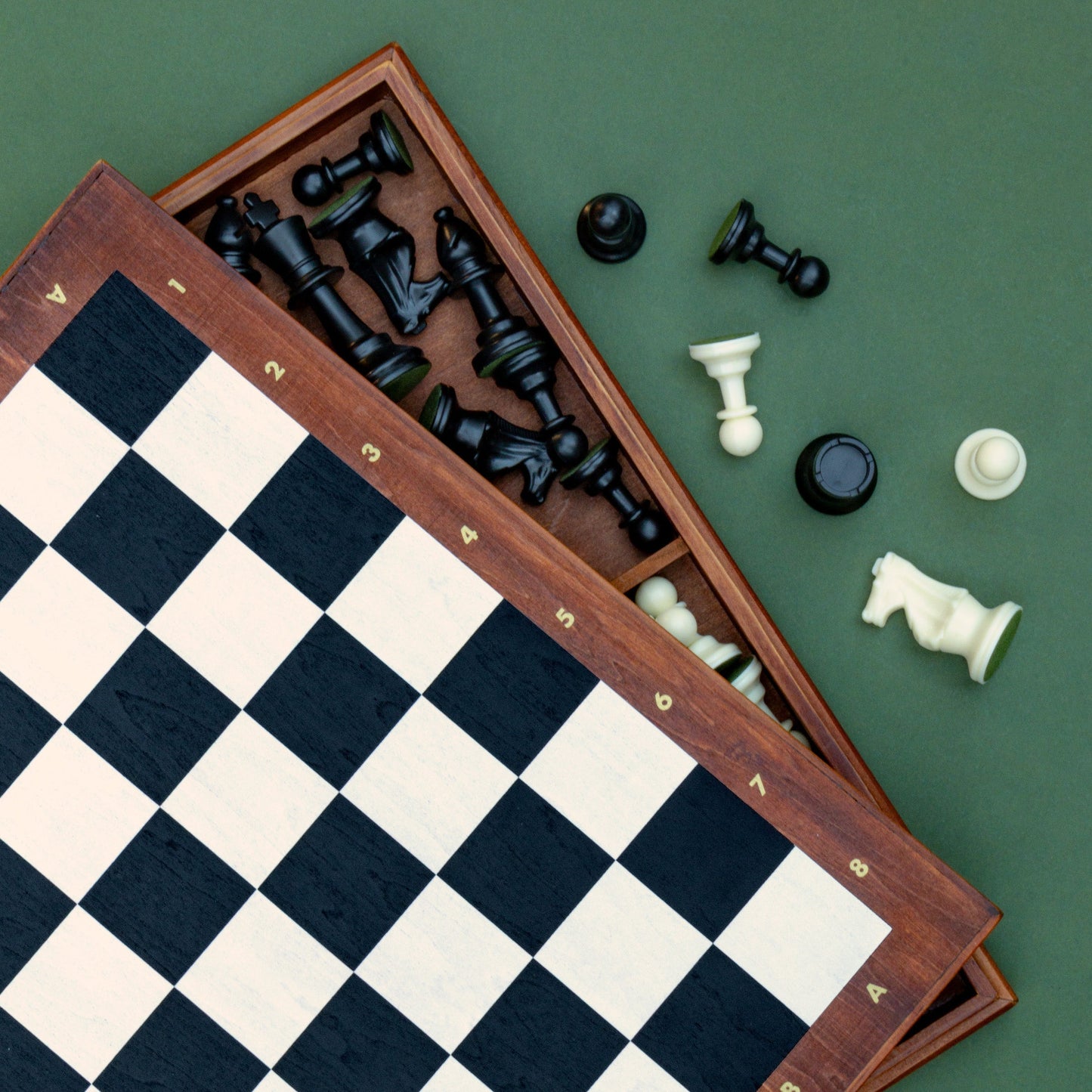 Iron & Glory -  Chess Deluxe