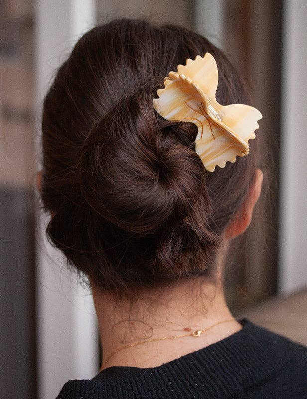 Pince à cheveux en – forme de nœud papillon de pâtes italiennes farfalle | Joanna Behar – vue 3