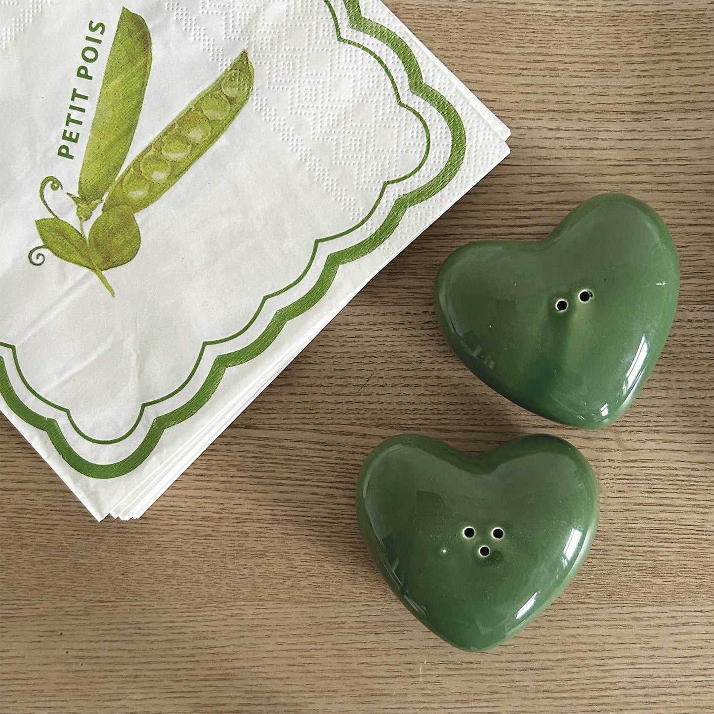 Green heart salt and pepper set L7 W6.5 H2cm