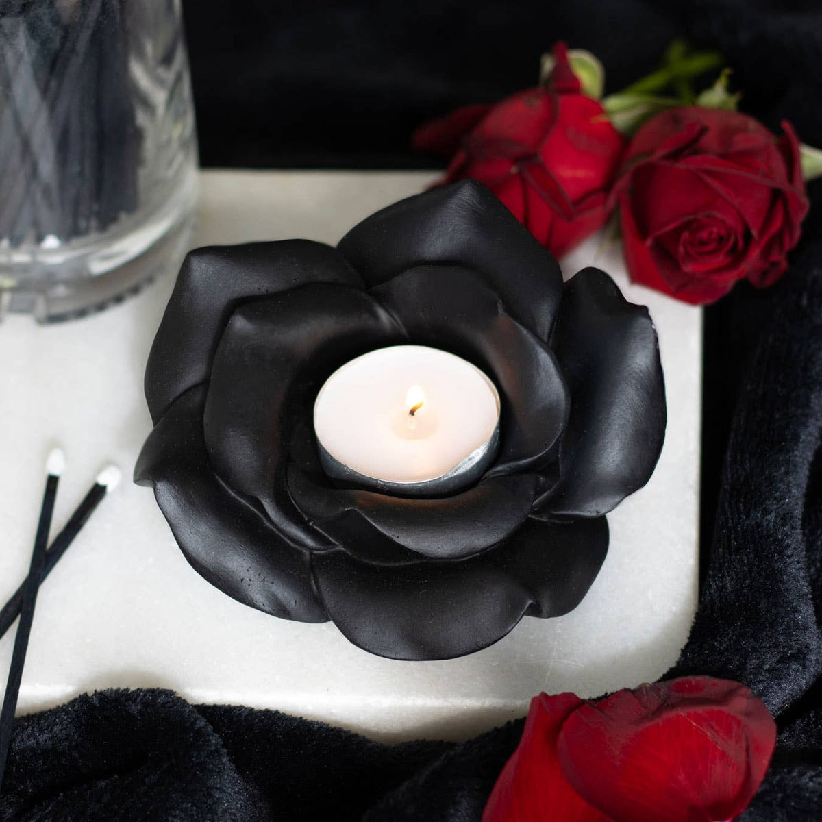 Black rose-shaped resin tealight holder