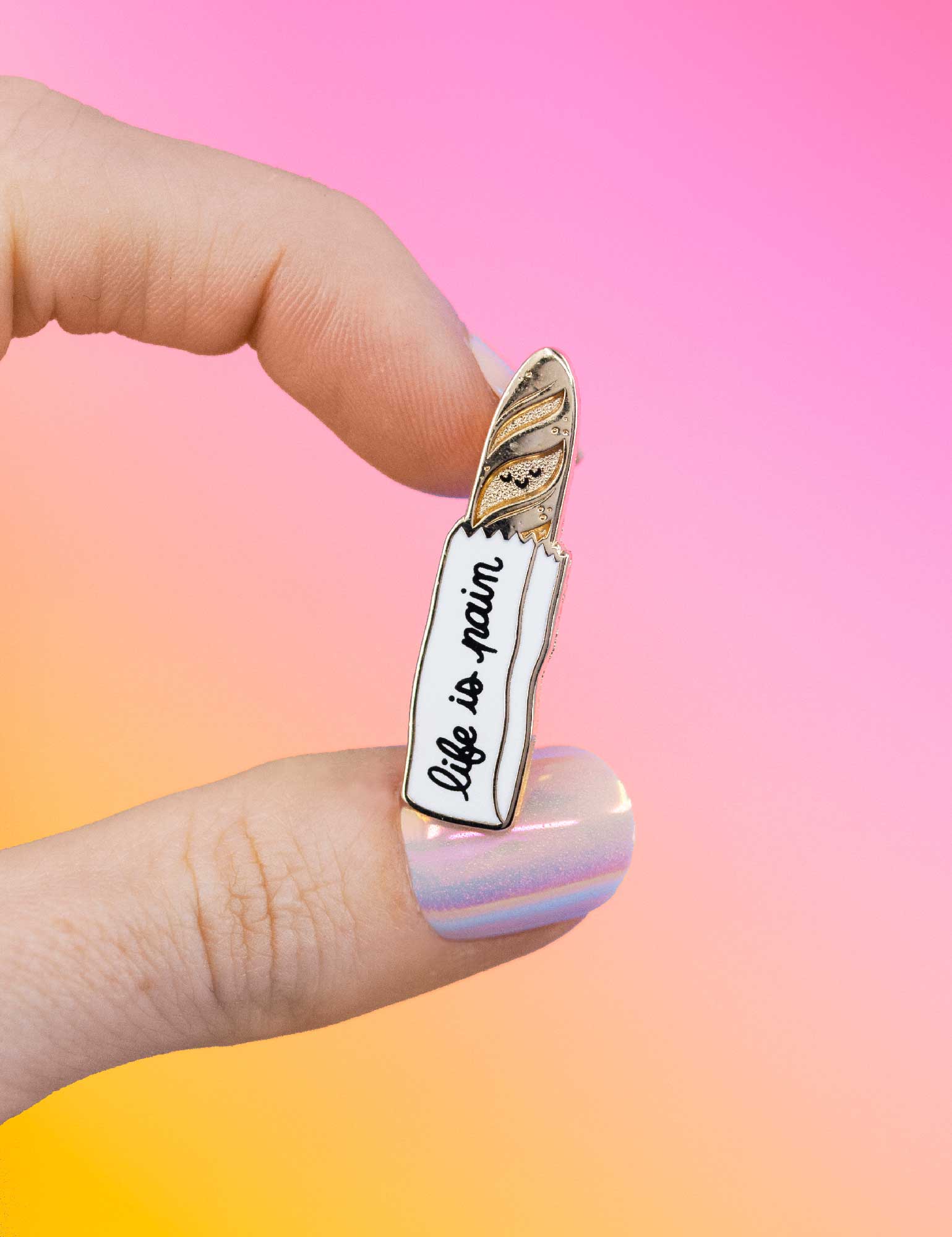 Épinglette – en émail « Life is Pain » design soigné | Joanna Behar – vue 1
