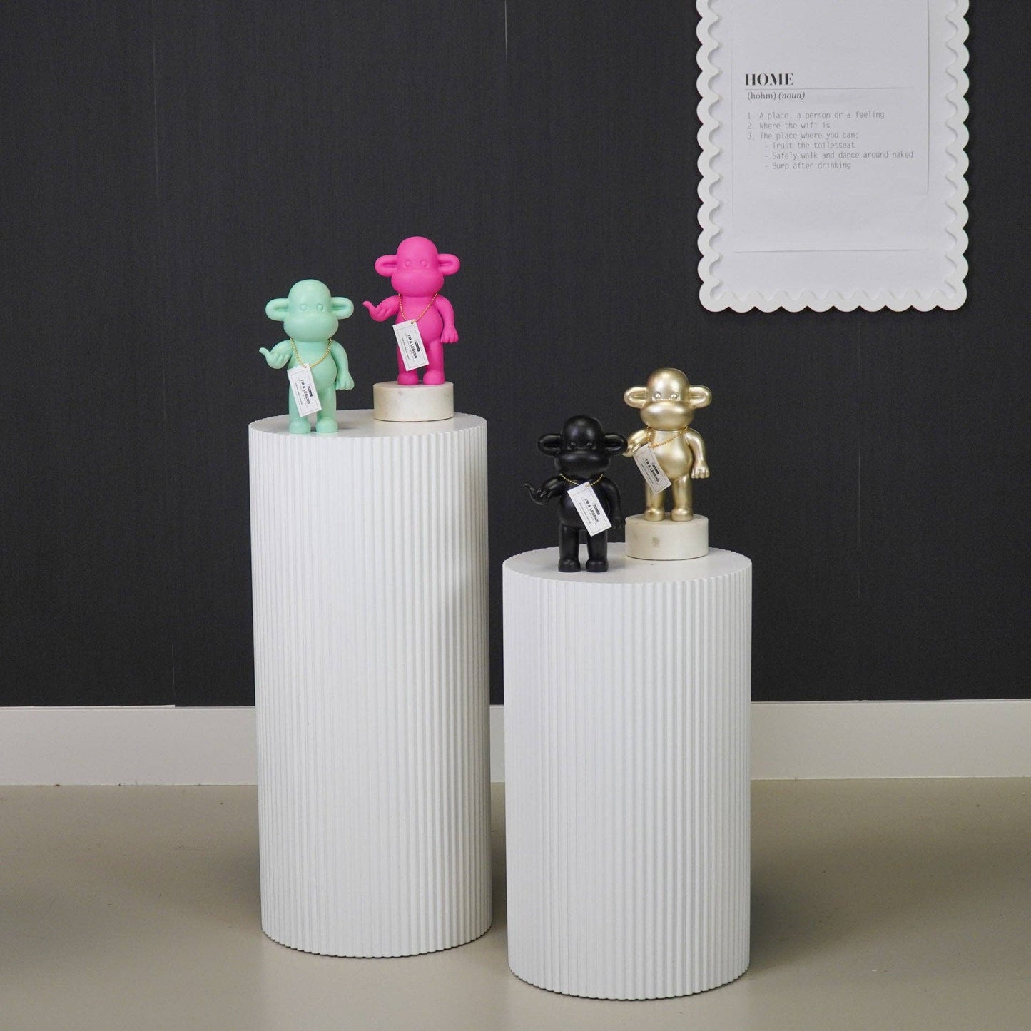 Hang Loose Monkey Figurine 'The Legend' - Black S