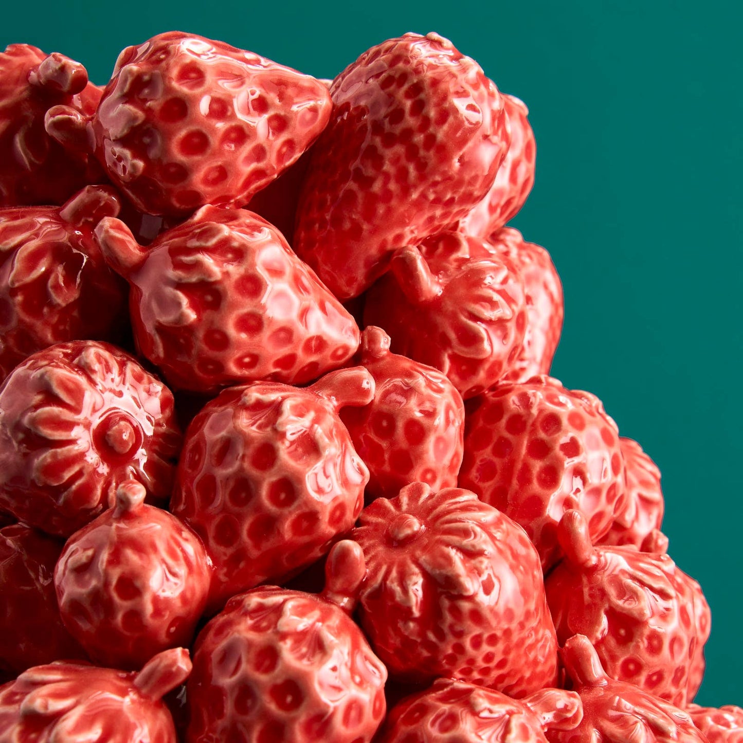 Aardbeivaas, rood aardewerk, 20 x 20 x 25 cm