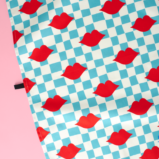 blue checkered lip cloth