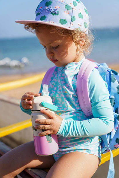 Geïsoleerde waterfles van roestvrij staal voor kinderen met dansende hartjes.