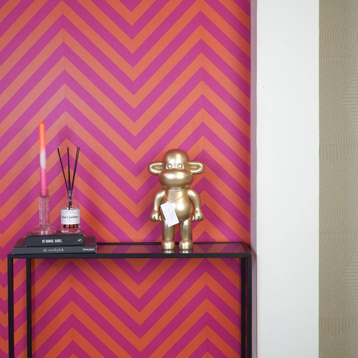 Ornament - Monkey Figurine 'The Legend' - Resin - Gold - 20.5x13.5x35cm