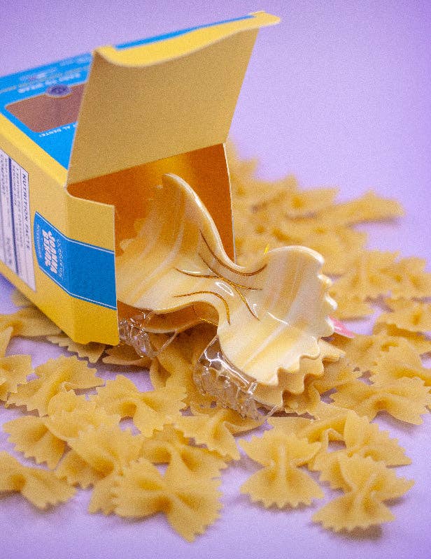 Pince à cheveux en – forme de nœud papillon de pâtes italiennes farfalle | Joanna Behar – vue 5