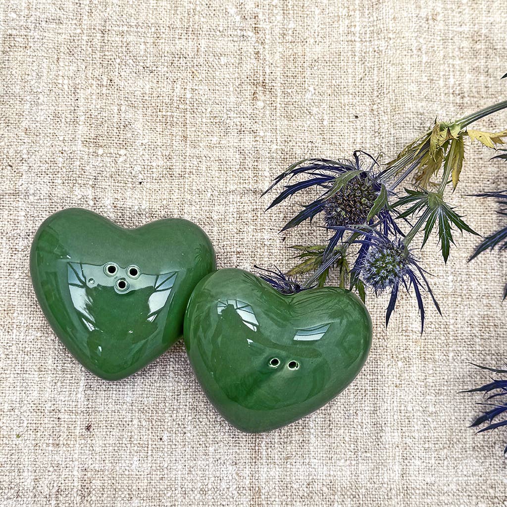 Green heart salt and pepper set L7 W6.5 H2cm