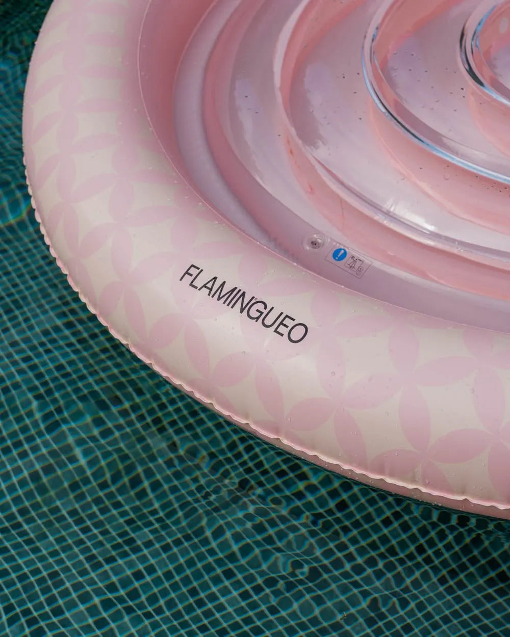 Round pink pool float - LUNA
