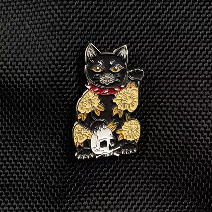 Pin's Chat Chanceux Noir Crâne