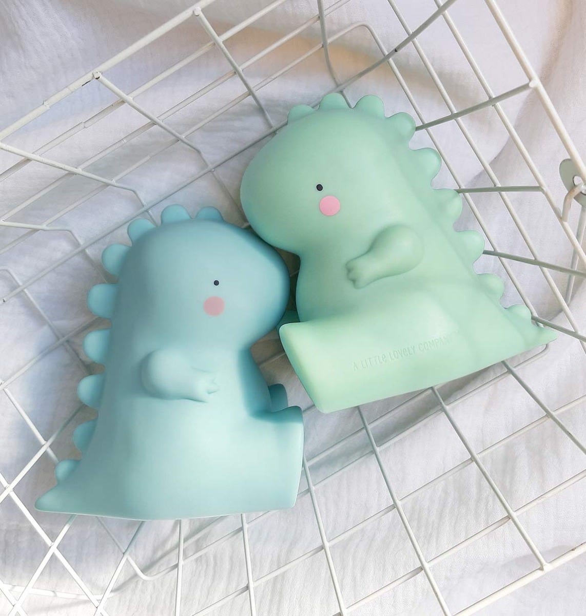 Petite veilleuse T-rex Vert – vue 5 – A Little Lovely Company