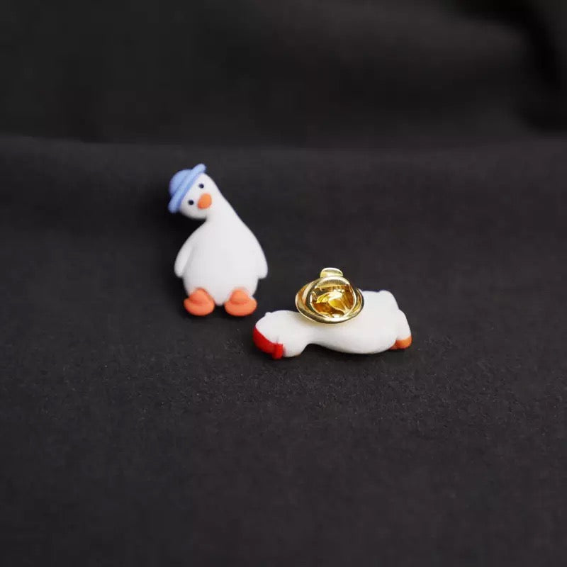 Pin's Canard Blanc Chapeau Rouge – visuel produit