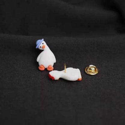 Pin's Canard Blanc Chapeau Rouge – visuel produit