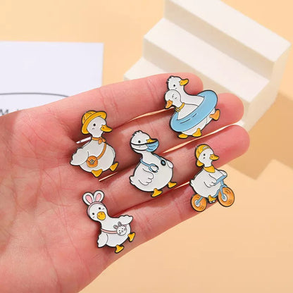 Pin's Canard Blanc Ecolière – visuel produit