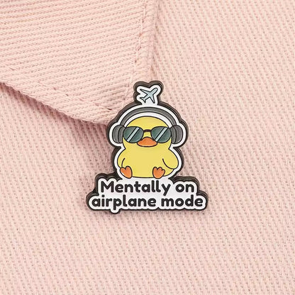 Photo produit - Pin’s Canard « Mentally on Airplane Mode »