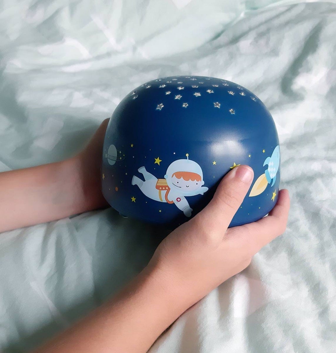 Veilleuse projecteur - Espace – vue 5 – A Little Lovely Company