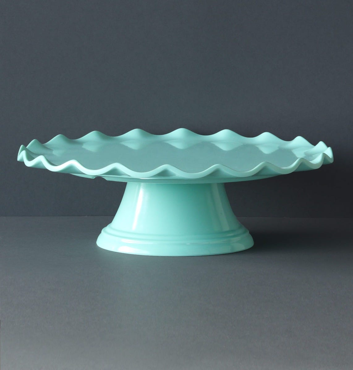 Présentoir à gâteau - ondulé - menthe – vue 4 – A Little Lovely Company