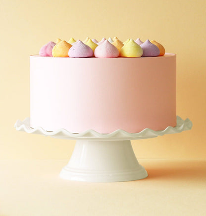 Présentoir à gâteau - ondulé - crème vanille – vue 2 – A Little Lovely Company