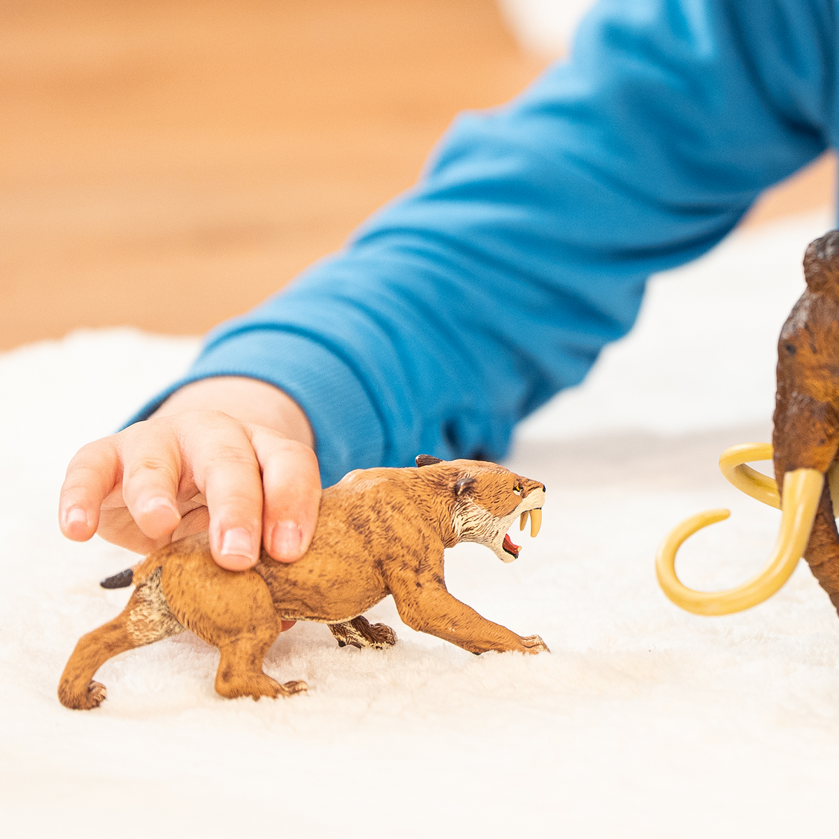 Smilodon Figure