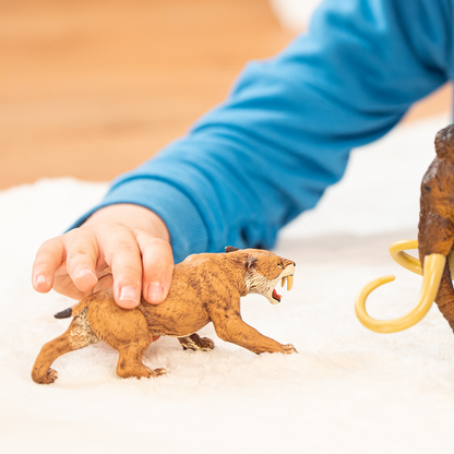 Smilodon Figure