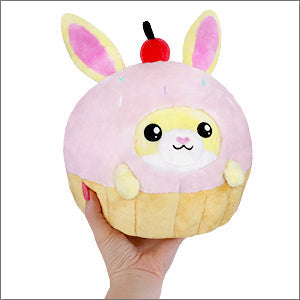Lapin d'infiltration dans un petit gâteau