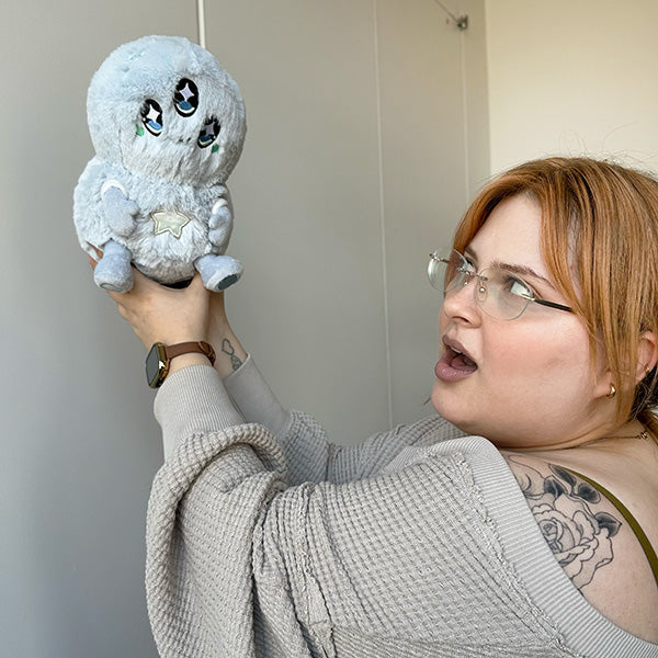 Peluche Mini Squishable – Extraterrestre Gris