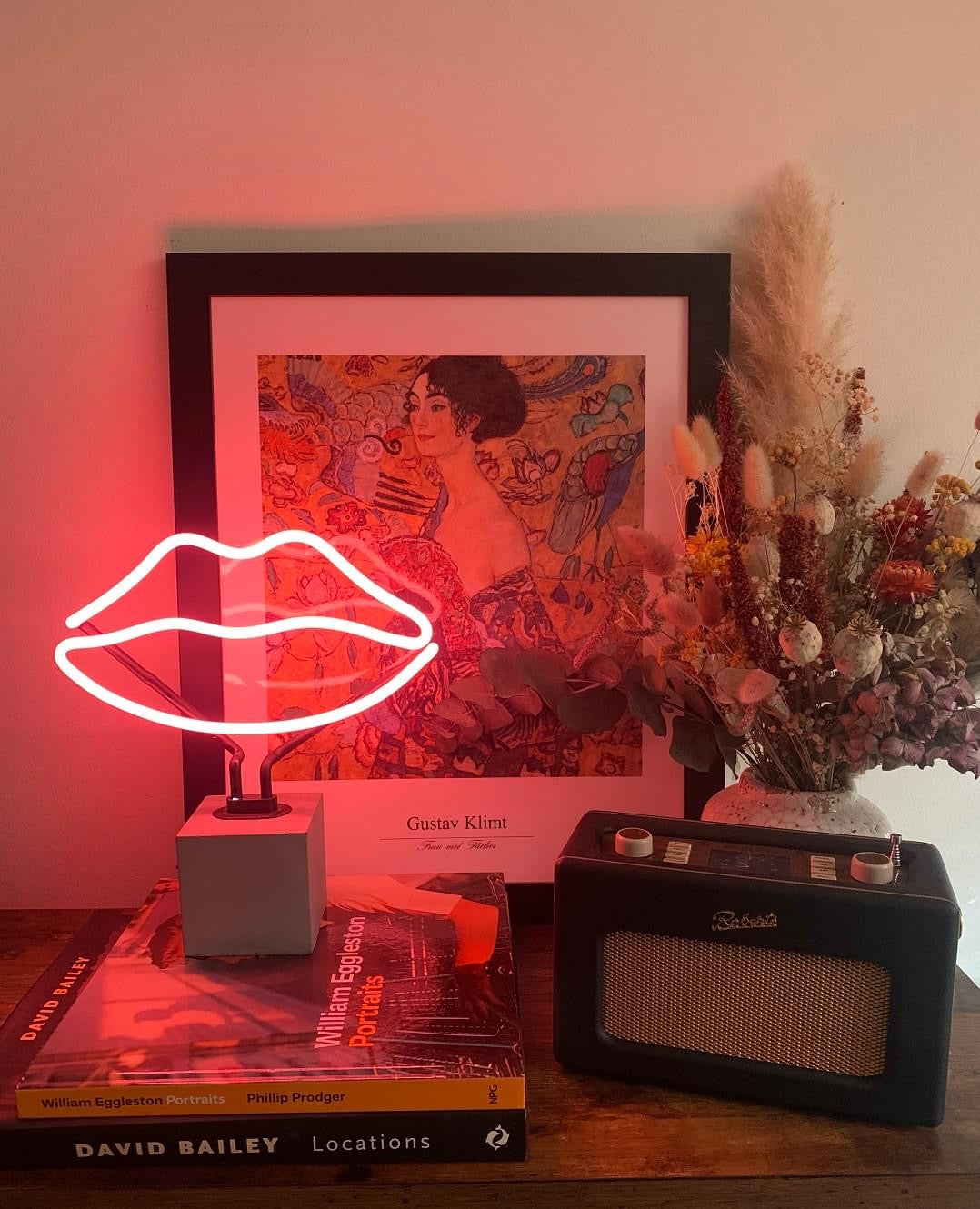 Lip neon lamp